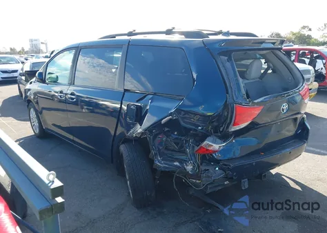 2011 Toyota Sienna Xle V6 z USA, uszkodzony, nr VIN 5TDYK3DC3BS084110